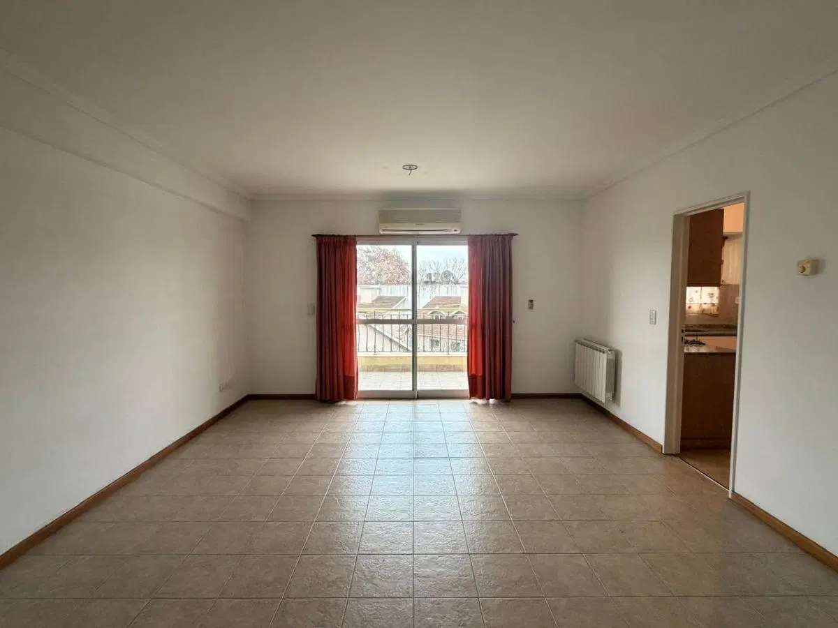 DEPARTAMENTO DE 3 AMBIENTES A PASOS DEL CENTRO COMERCIAL 1
