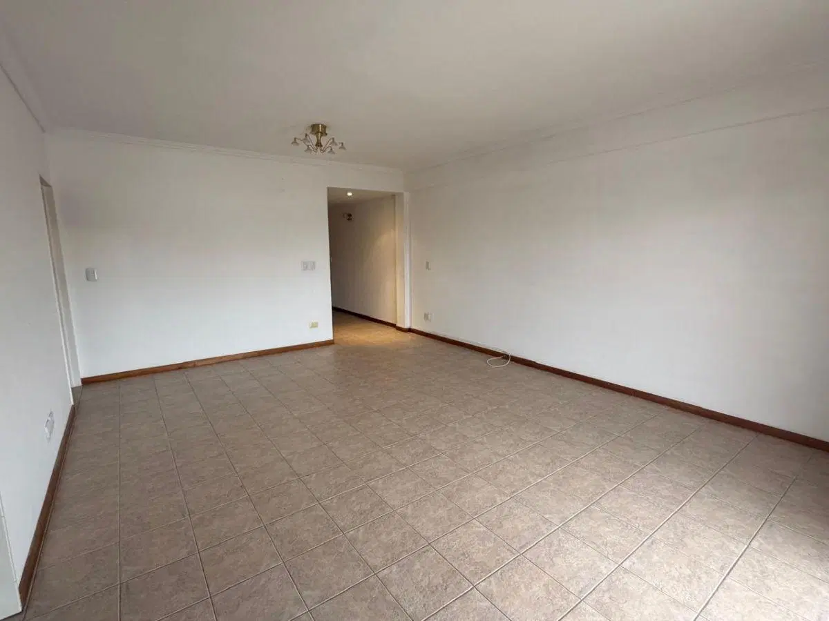 DEPARTAMENTO DE 3 AMBIENTES A PASOS DEL CENTRO COMERCIAL 5