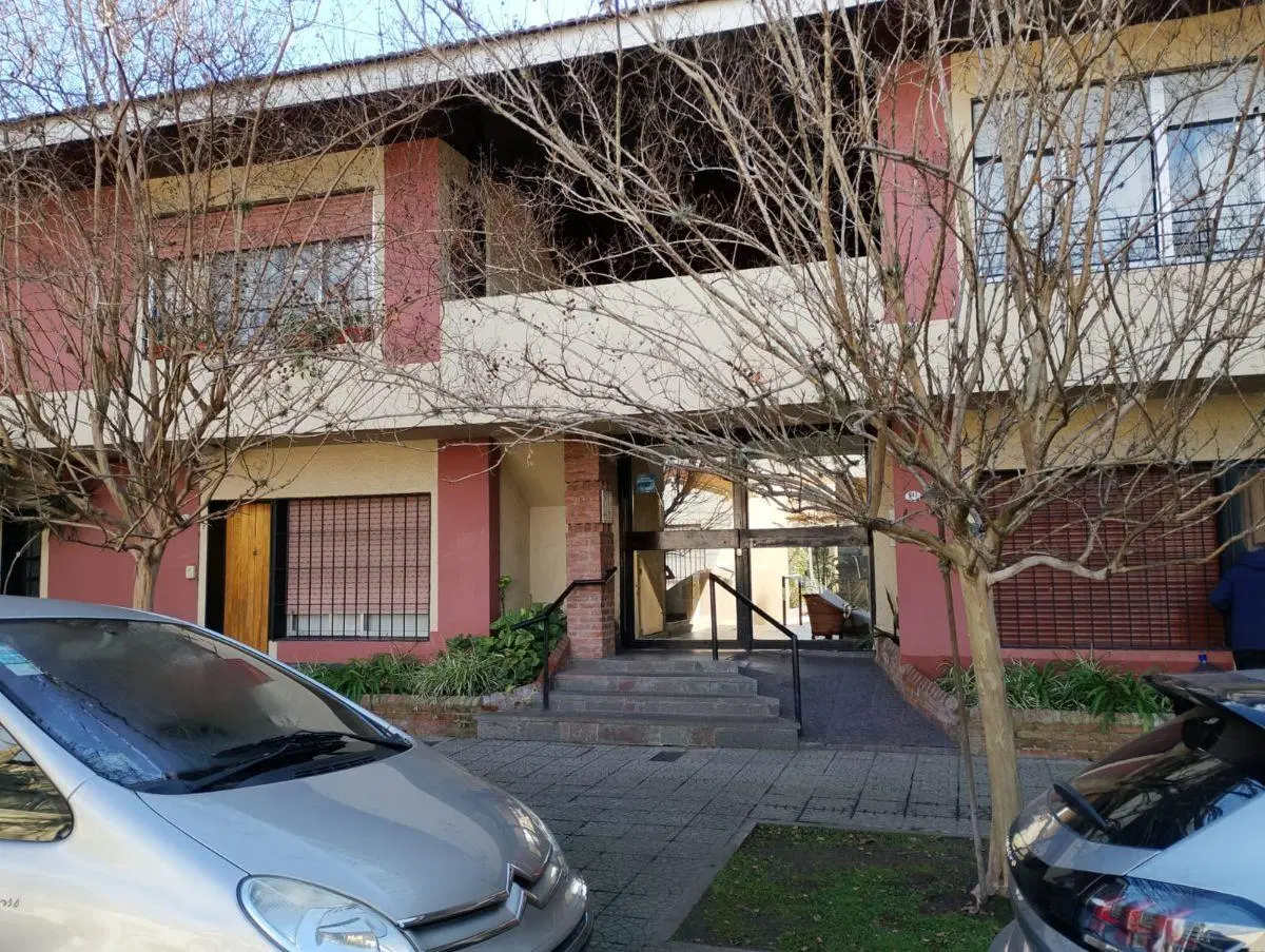 DEPARTAMENTO DE 2 AMBIENTES CON PATIO 1
