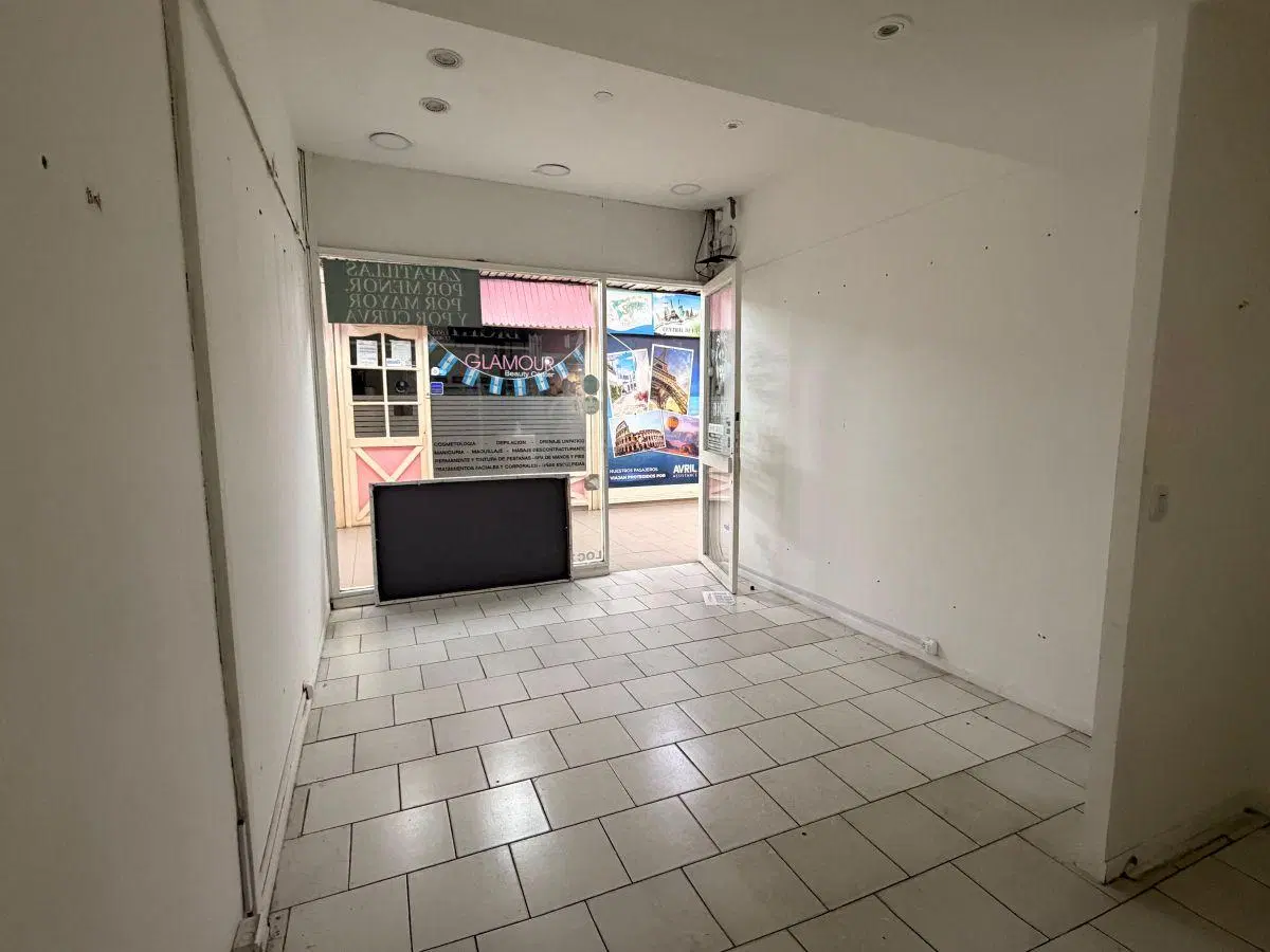 LOCAL COMERCIAL EN GALERÍA CÉNTRICA 4