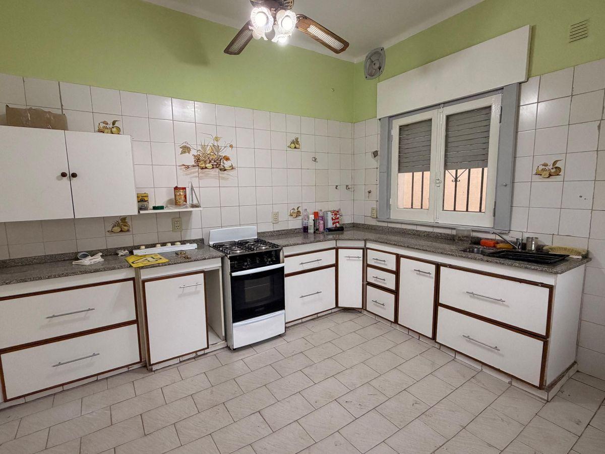 Foto de CASA CON LOCAL Y POTENCIAL COMERCIAL A METROS DE AVENIDA ESPORA, imagen 4