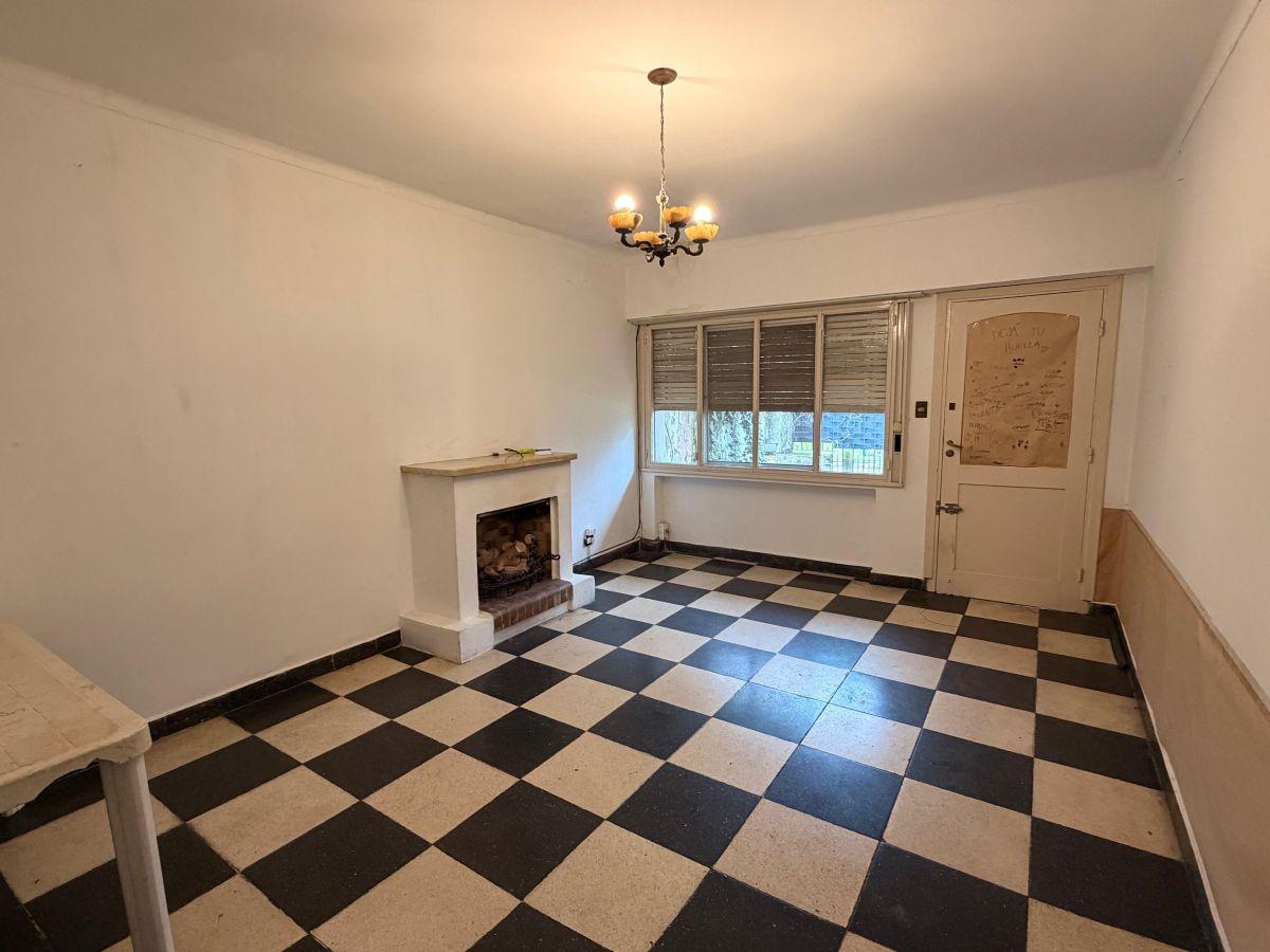 Foto de CHALET DE 4 AMBIENTES CON FONDO LIBRE, imagen 2