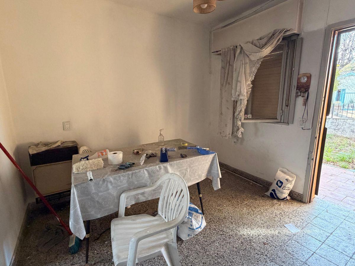 Foto de CASA A REFACCIONAR SOBRE AMPLIO LOTE, imagen 2