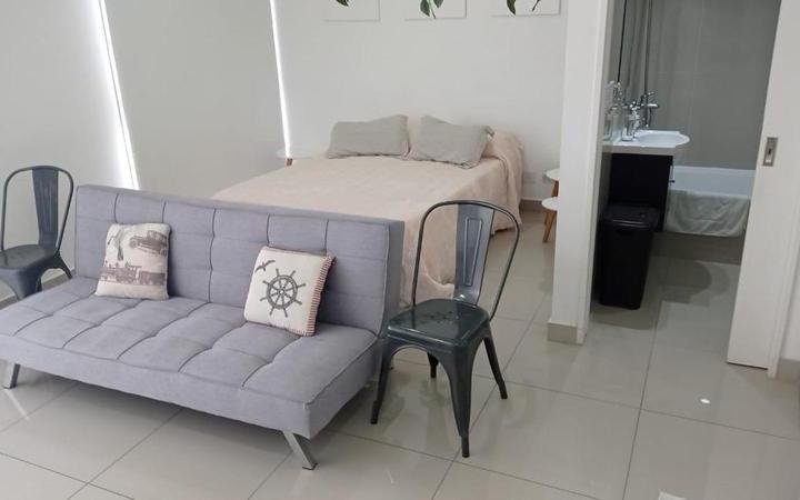 Foto de Monoambiente Moderno Con Balcón, Laundry, Aire Frío - Calor, imagen 1