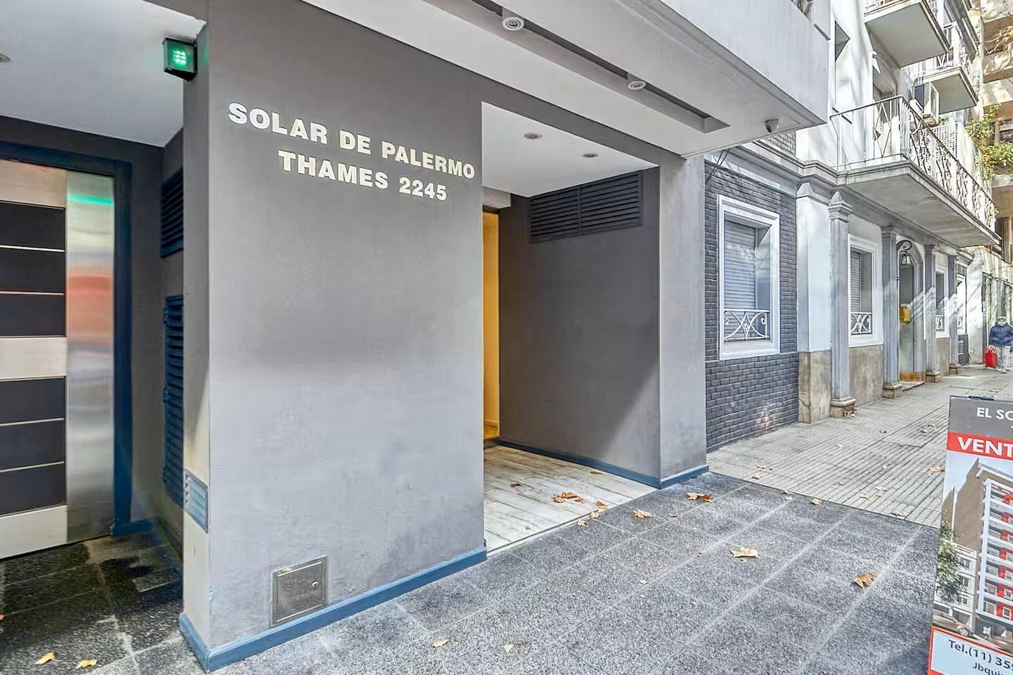 Monoambiente amplio con balcón en Palermo