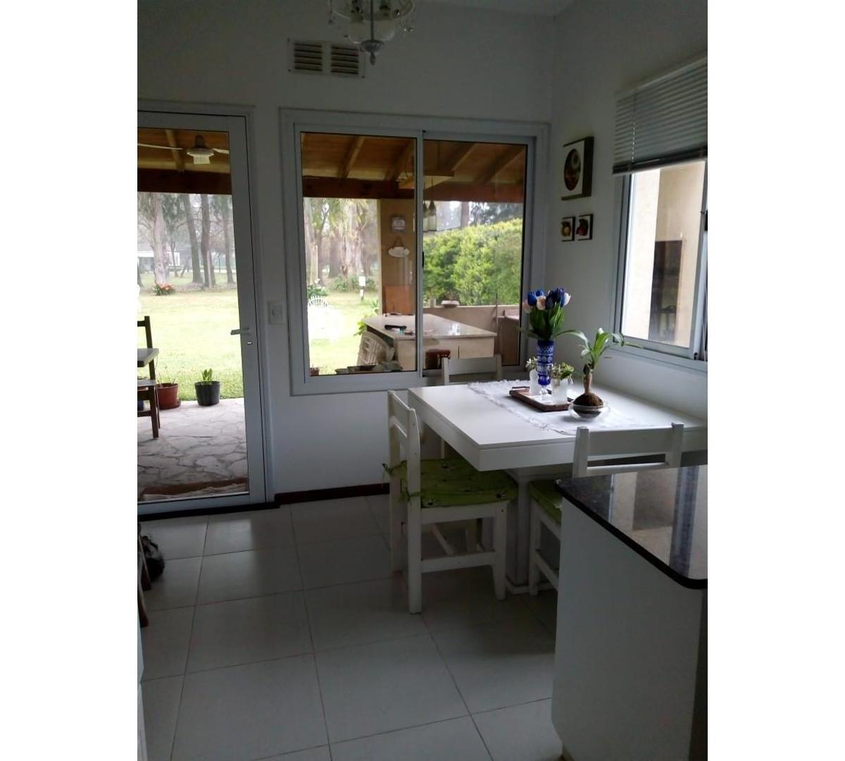 Foto de Casa de 4 ambientes sobre lote de 1200mt, imagen 2