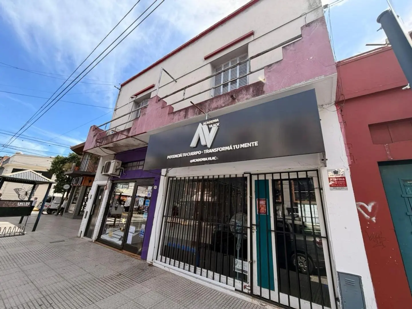 venta en block, 2 locales + Vivienda sobre calle H. Yrigoyen 1