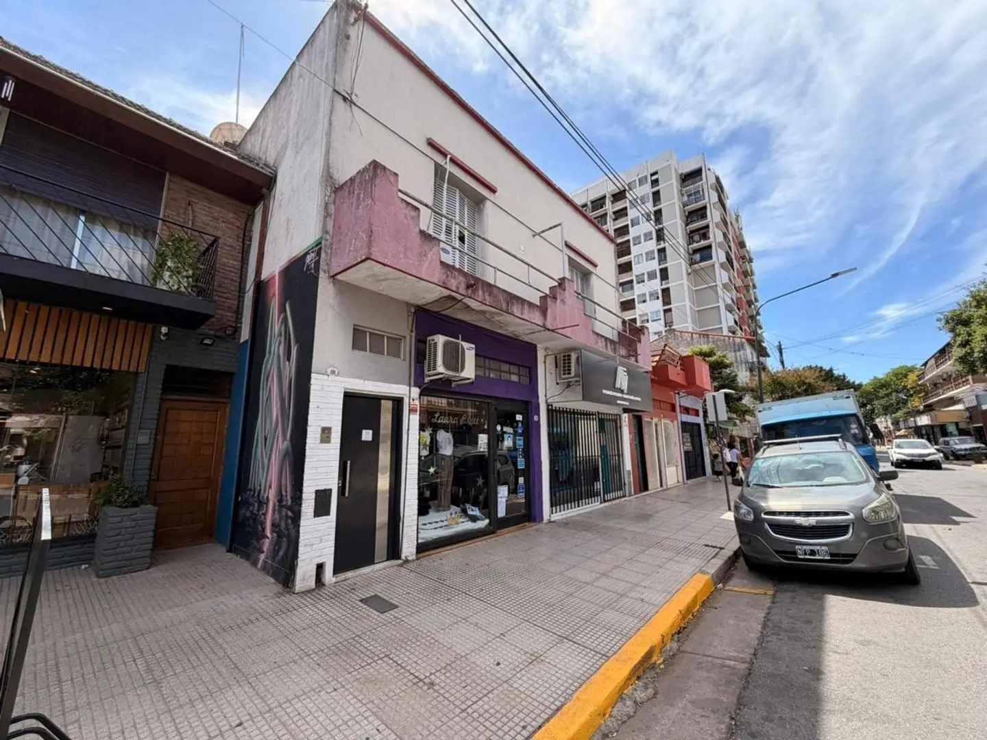 venta en block, 2 locales + Vivienda sobre calle H. Yrigoyen 4