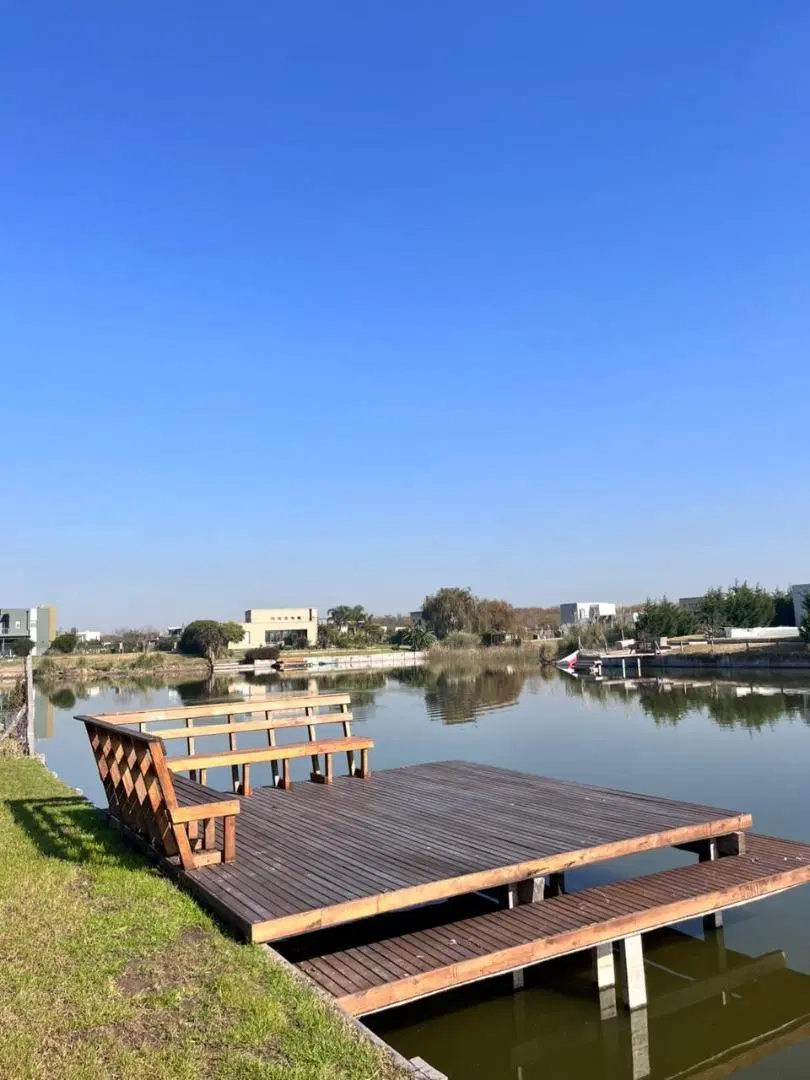 Excelente Casa moderna y super luminosa 5 Amb  4 años pileta 8