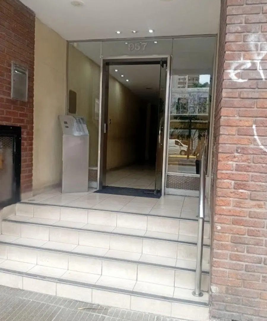 Excelente 2 Ambientes Amplios Apto Profesional Avda Cabildo y T. Garcia 2