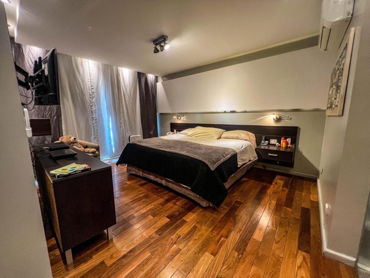 Casa en Venta 5 Dorm. en Banfield con Parque y Piscina 4