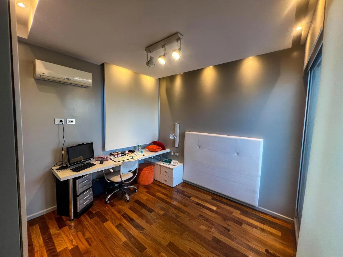 Casa en Venta 5 Dorm. en Banfield con Parque y Piscina 1
