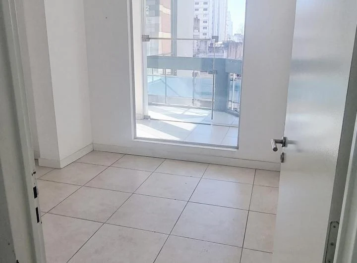 Luminosa Oficina en Alquiler con 2 Despachos y baño privado 2