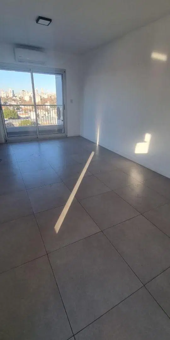 Departamento 2 Ambientes con Cochera en Alquiler en Banfield 4