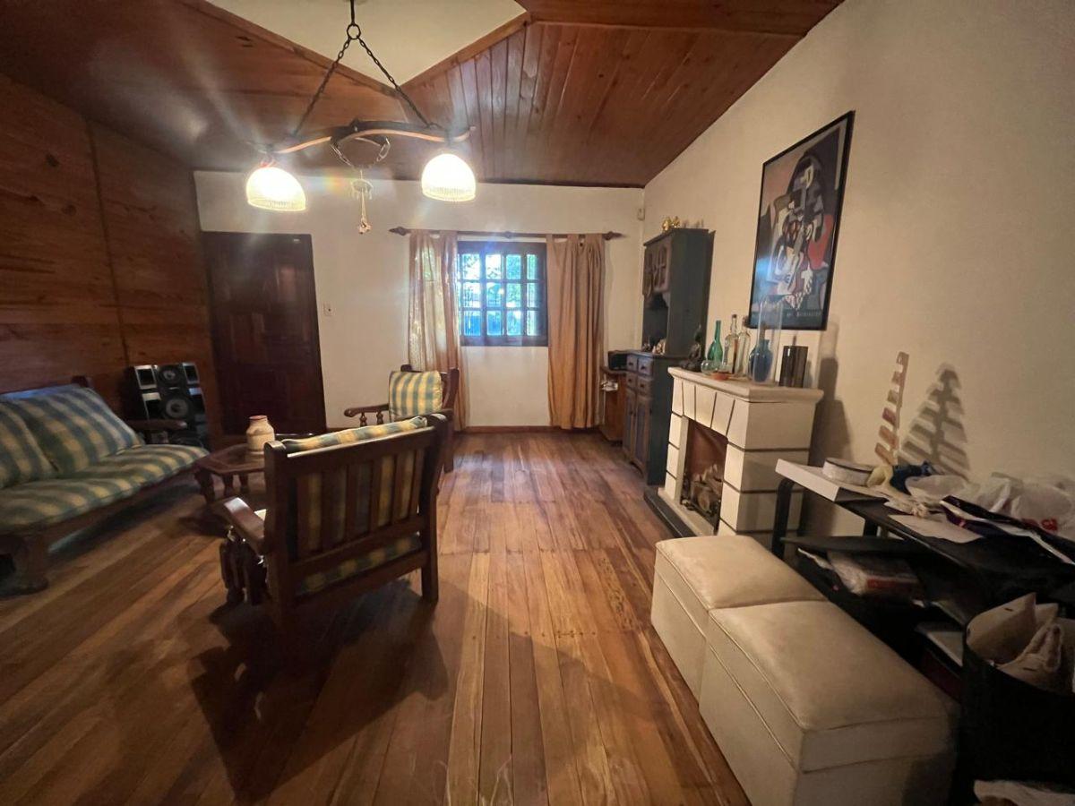 Foto de Chalet de 4 Ambientes con Cochera y Jardín Banfield Oeste, imagen 2