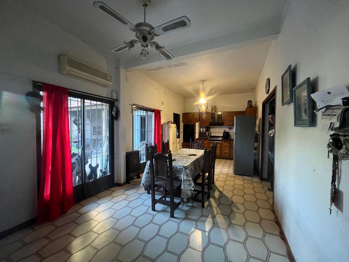 Foto de Chalet de 4 Ambientes con Cochera y Jardín Banfield Oeste, imagen 4