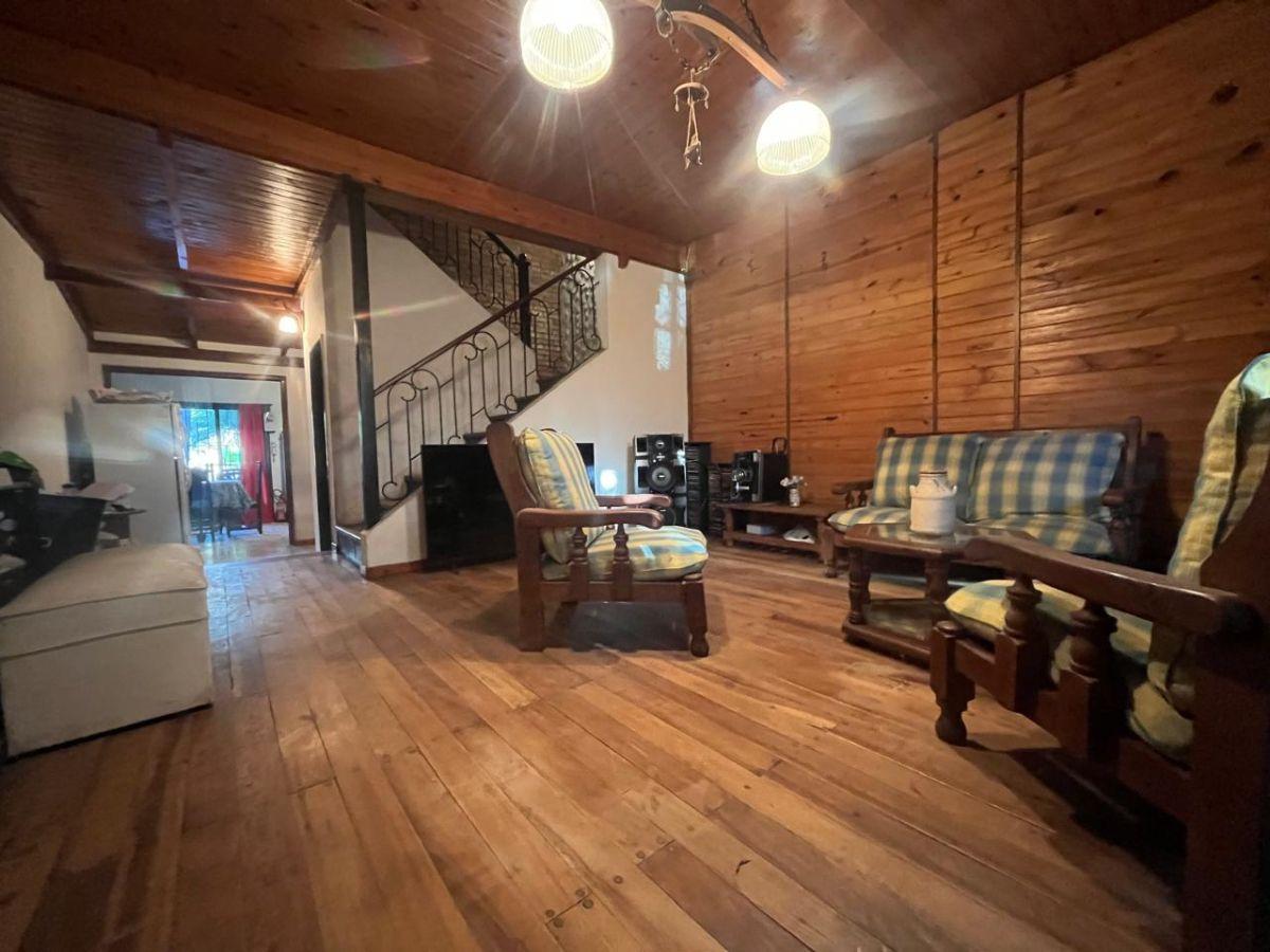 Foto de Chalet de 4 Ambientes con Cochera y Jardín Banfield Oeste, imagen 3