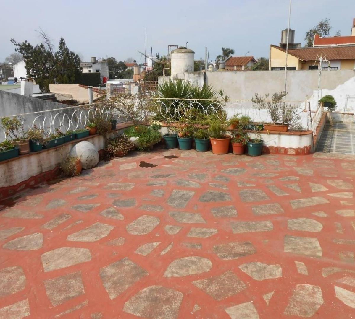 Haedo - Venta - Casa en Dos Plantas 5