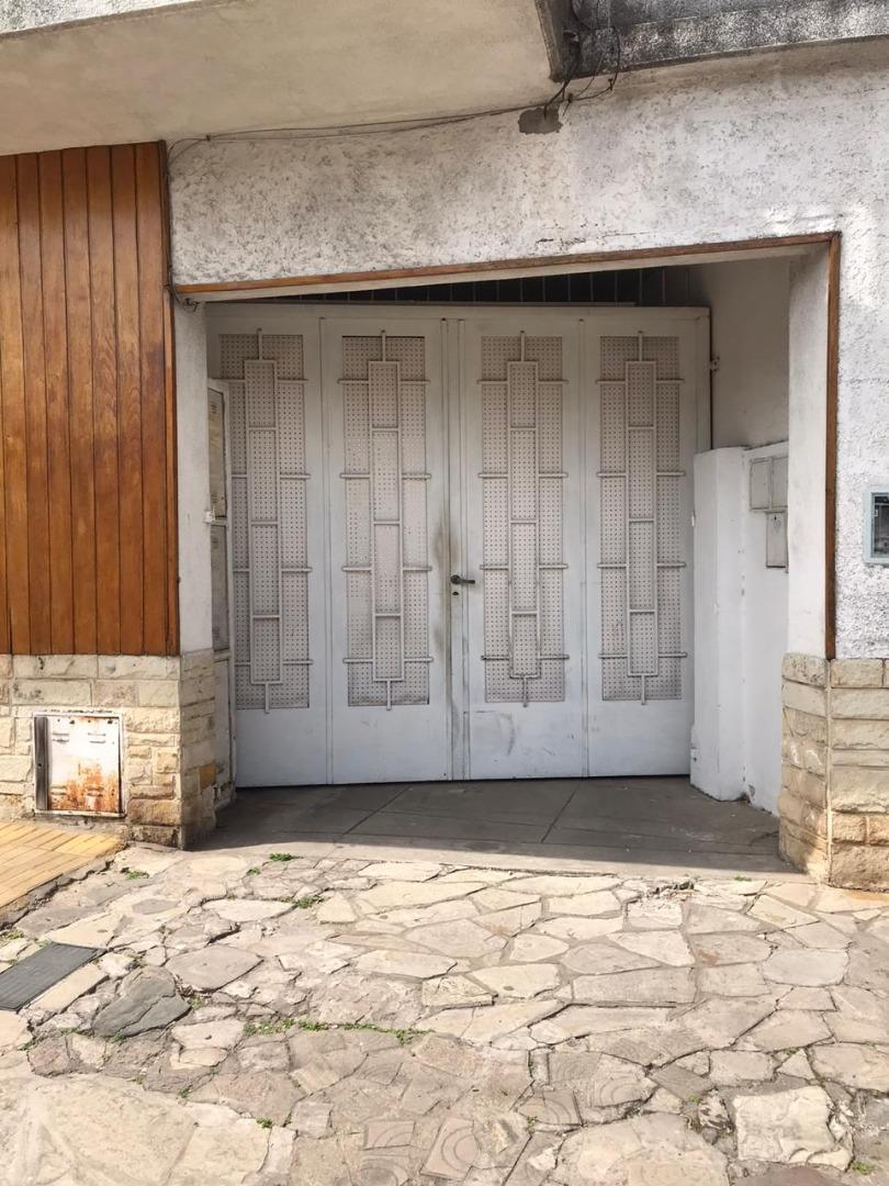 Haedo - Venta - Duplex 3 ambientes con patio y cochera