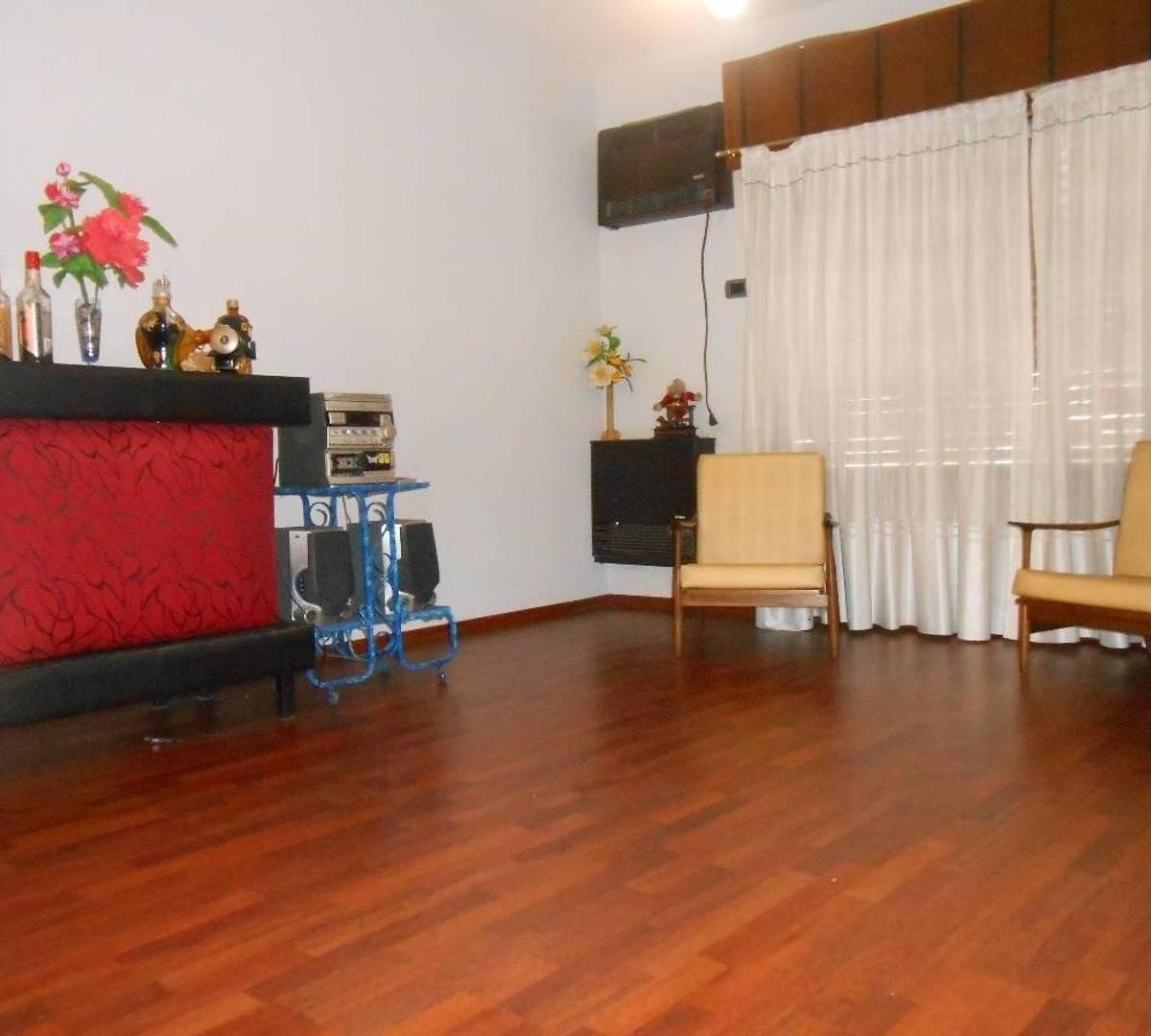 Foto de CASA 6 AMBIENTES EN VENTA RAMOS MEJIA - PERMUTA MENOR VALOR, imagen 5