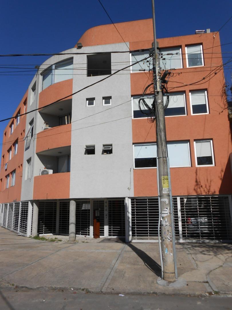 AMPLIO MONOAMBIENTE EN VENTA AL FRENTE