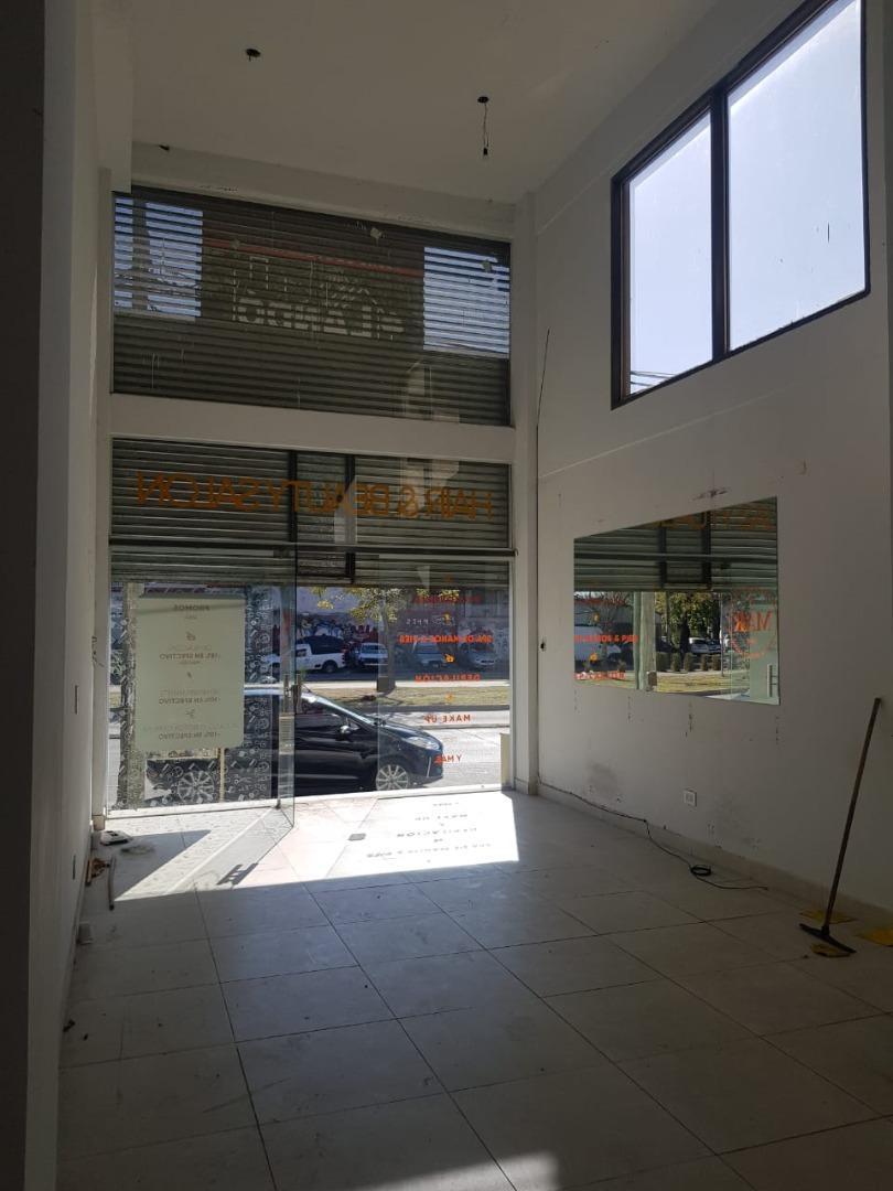 Foto de LOCAL EN VENTA HAEDO AVENIDA GAONA METRO BUS - DOBLE ALTURA, imagen 4