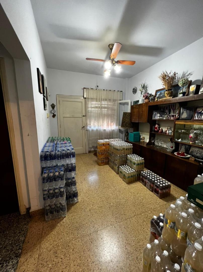 Foto de CASA 4 AMB CON FONDO LIBRE Y PILETA - PERMUTA - APTO CREDITO, imagen 3