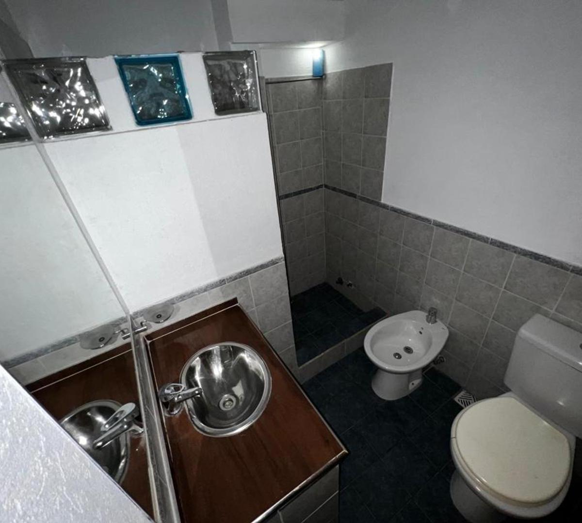 Departamento Dos Ambientes Al Frente en Venta con Patio 4