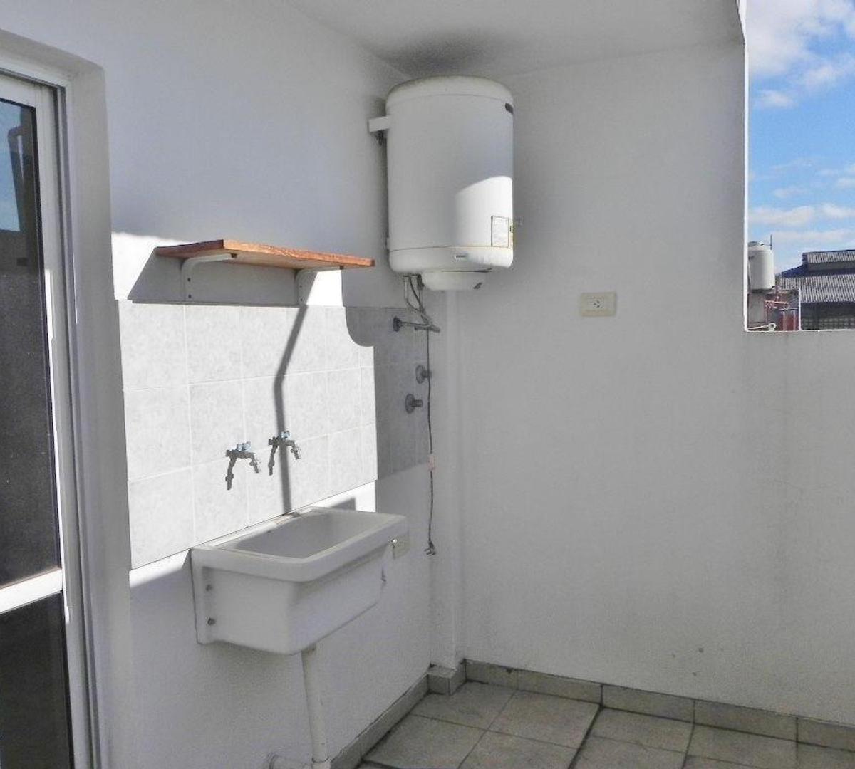 Departamento Al Frente en Venta con Balcon - Apto Credito 2