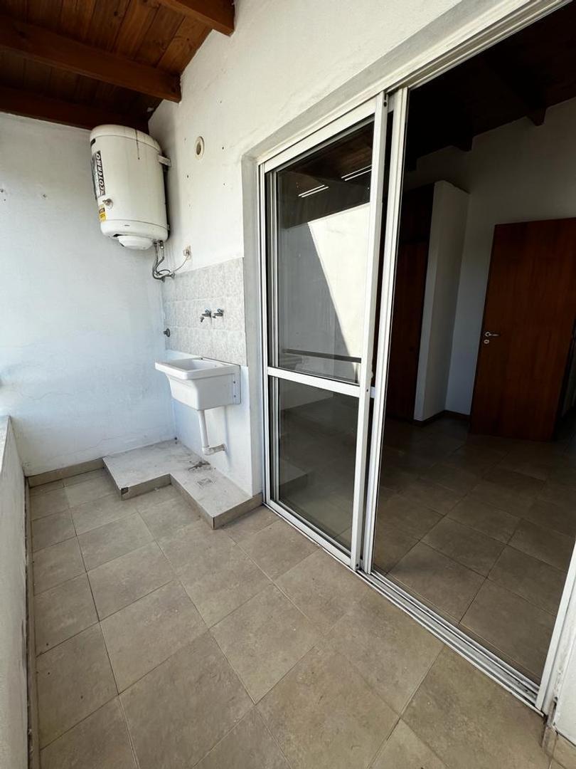 Foto de DEPARTAMENTO AL FRENTE EN VENTA CON BALCON - MORÓN, imagen 3