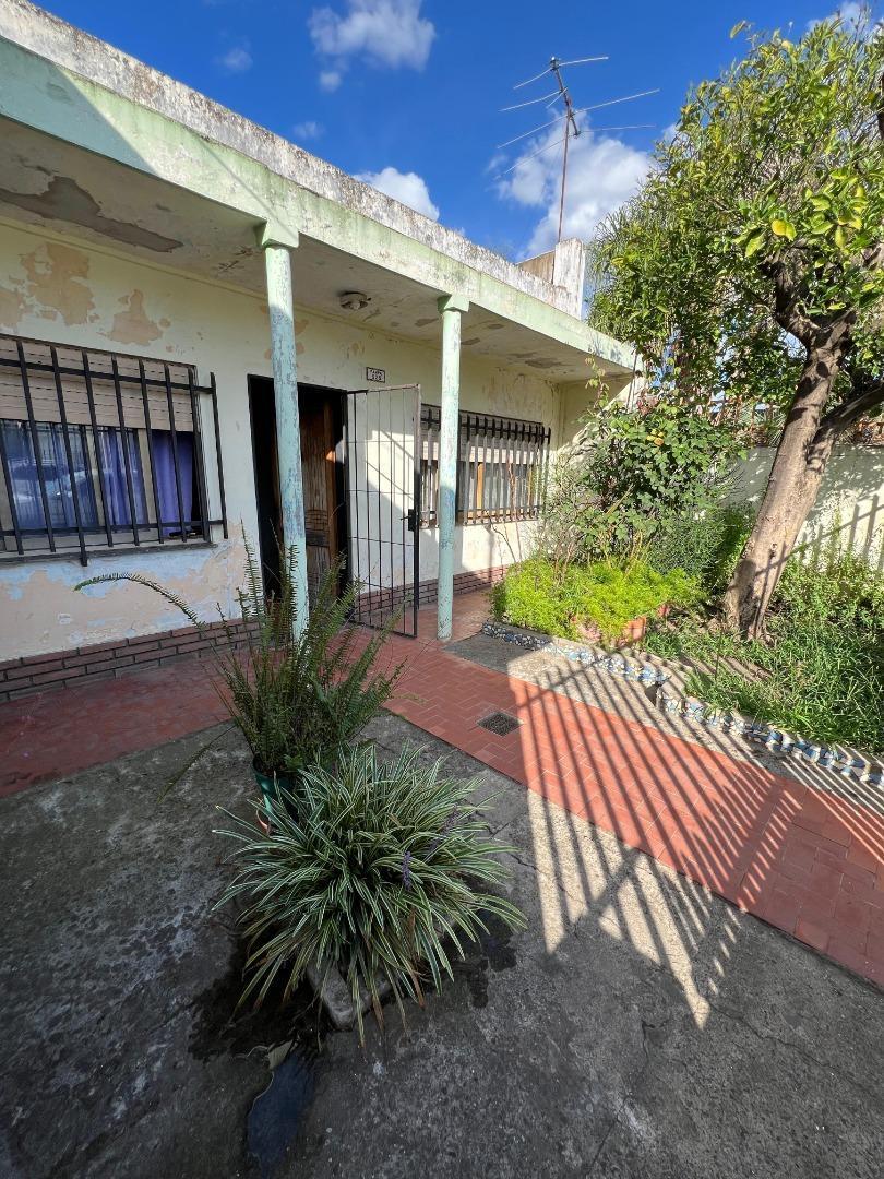 CASA 3 AMB A RECICLAR CON COCHERA Y PATIO APTO CREDITO