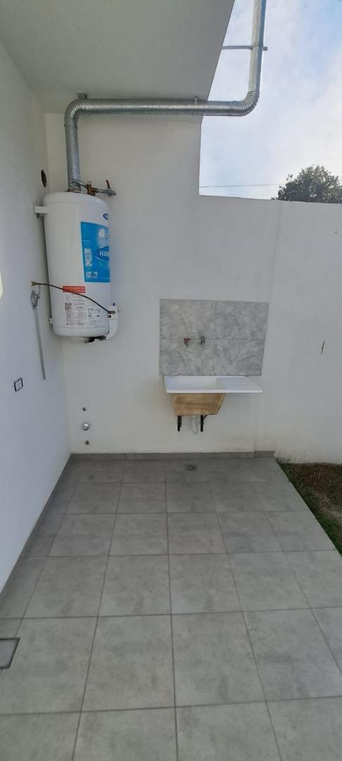 Triplex en venta 4 ambientes con patio y cochera A ESTRENAR