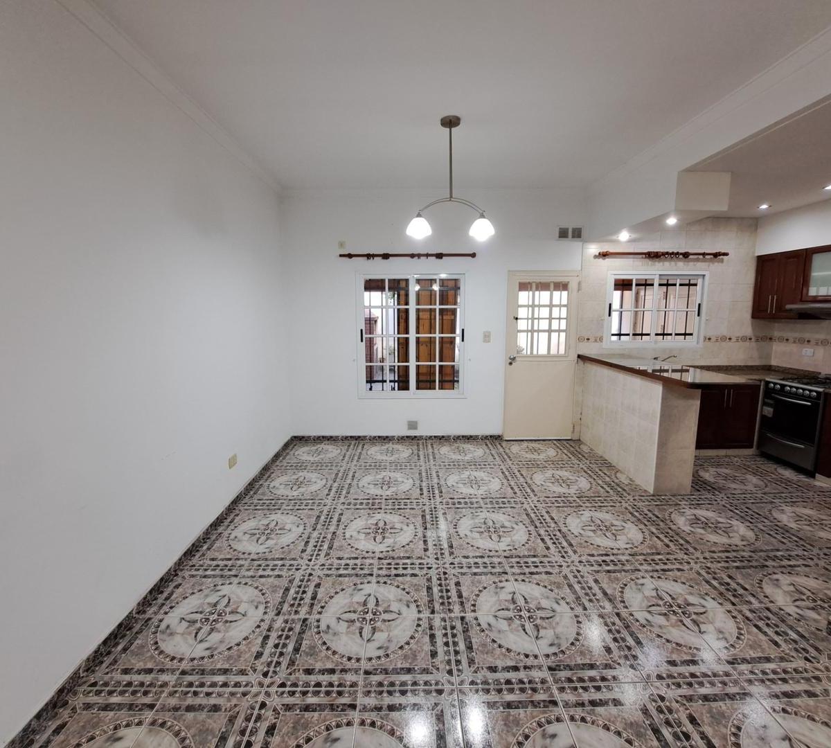 DUPLEX 3 AMBIENTES CON COCHERA Y PATIO - APTO CREDITO