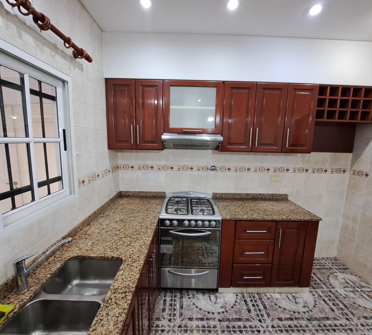 DUPLEX 3 AMBIENTES CON COCHERA Y PATIO