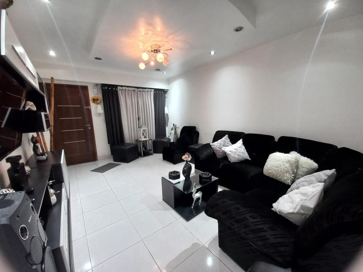 CASA 5 AMBIENTES EN VENTA RAMOS MEJÍA - COCHERA Y PILETA
