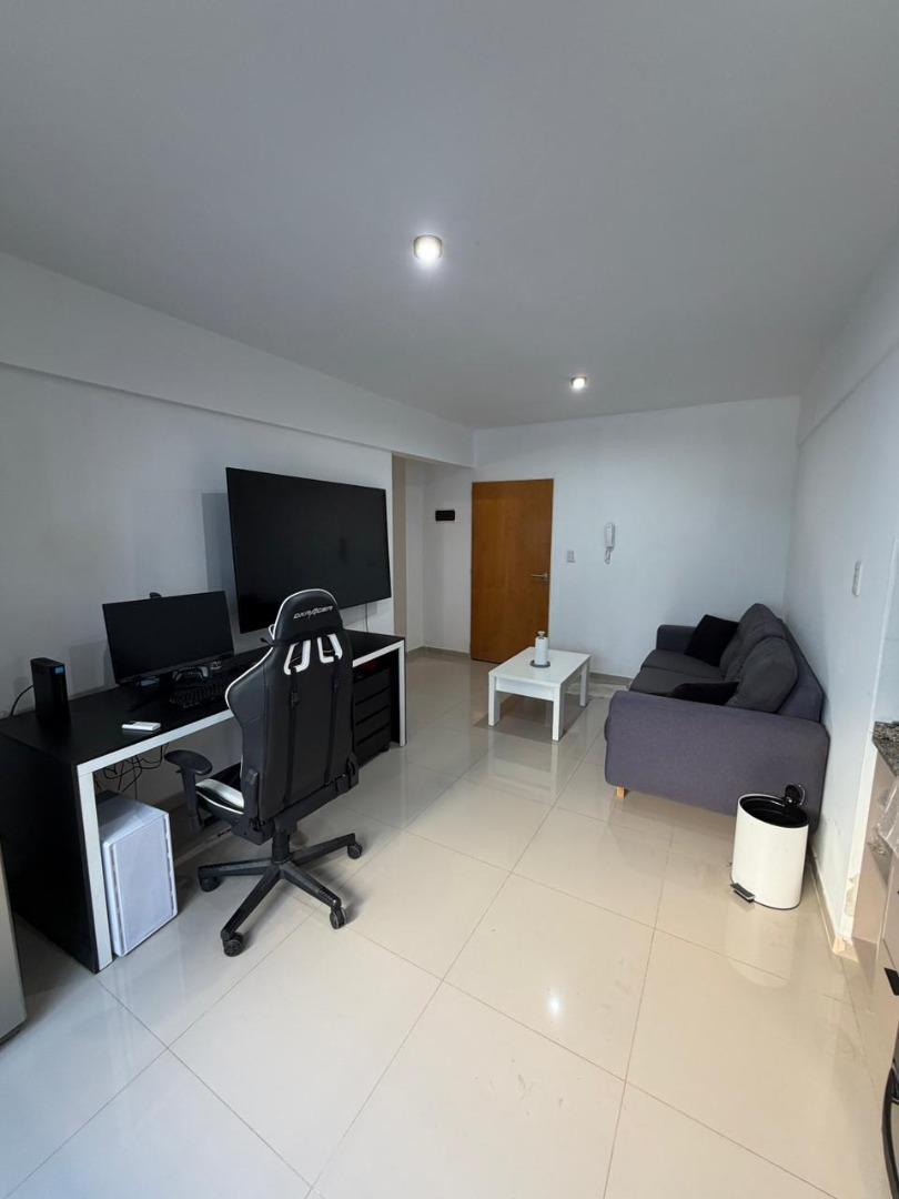 DEPARTAMENTO 2 AMBIENTES CON COCHERA CUBIERTA