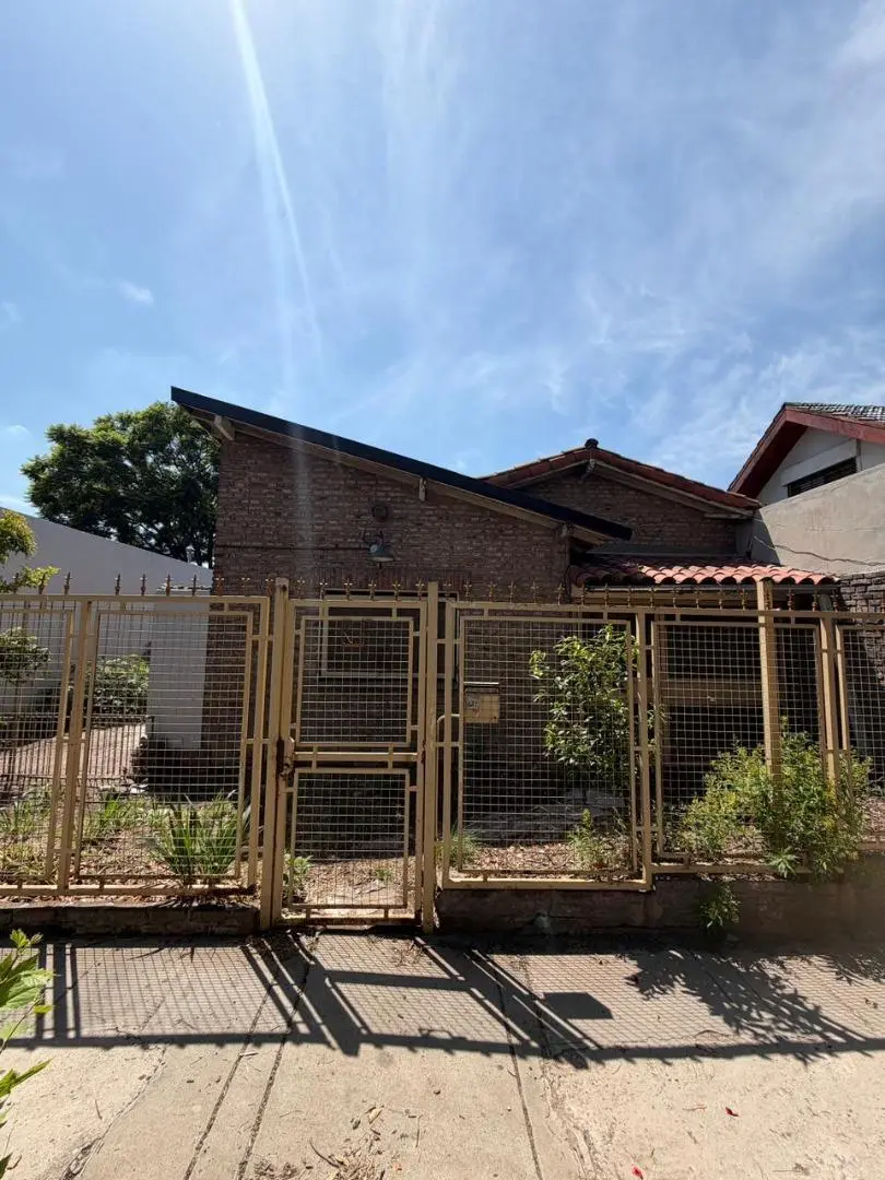 CASA EN VENTA VILLA LUZURIAGA - TOMA MENOR VALOR - FINANCIA 1