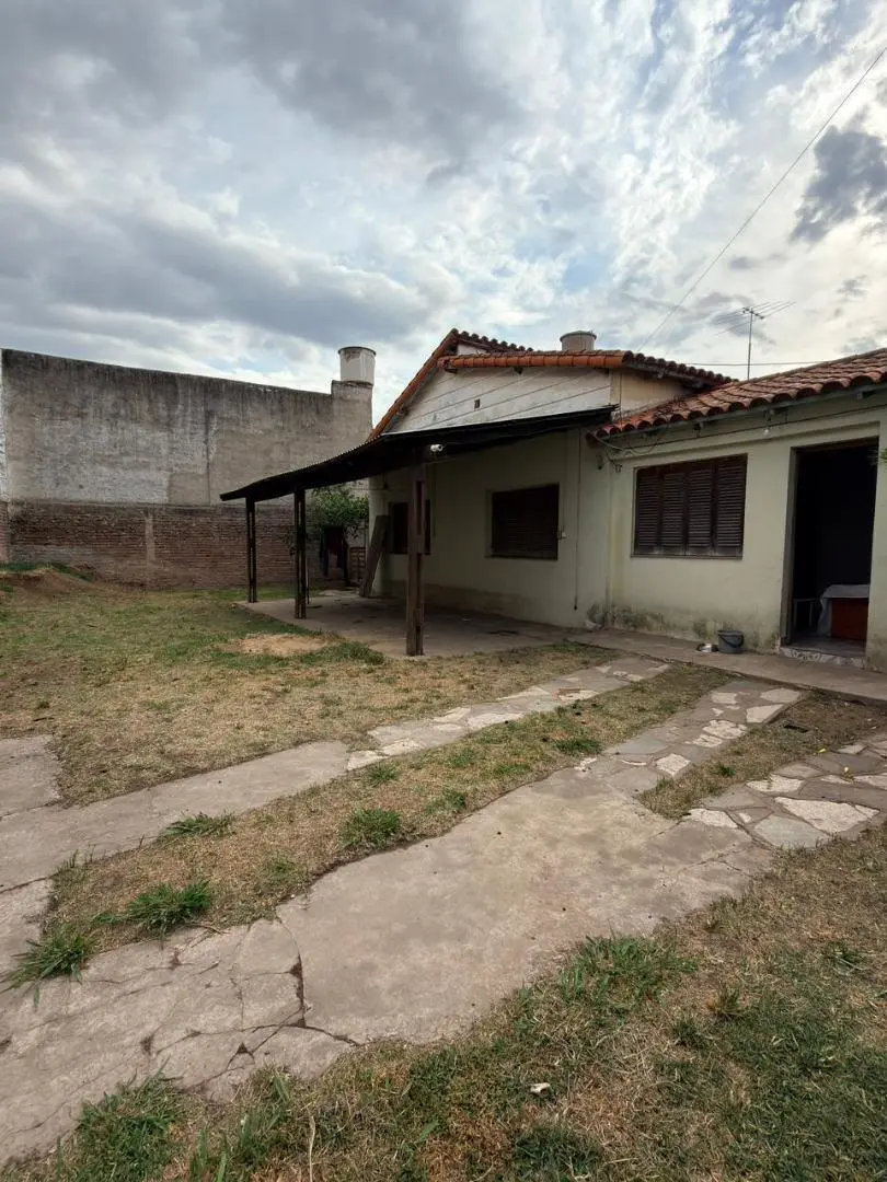 CASA EN VENTA GONZALEZ CATAN 4
