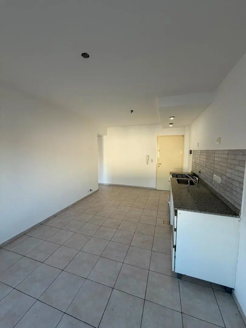 DEPARTAMENTO 2 AMBIENTES CON COCHERA EN ALQUILER 3
