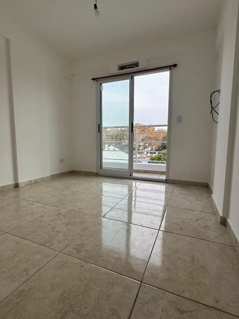 DEPARTAMENTO 2 AMBIENTES CON COCHERA EN ALQUILER MORON 8