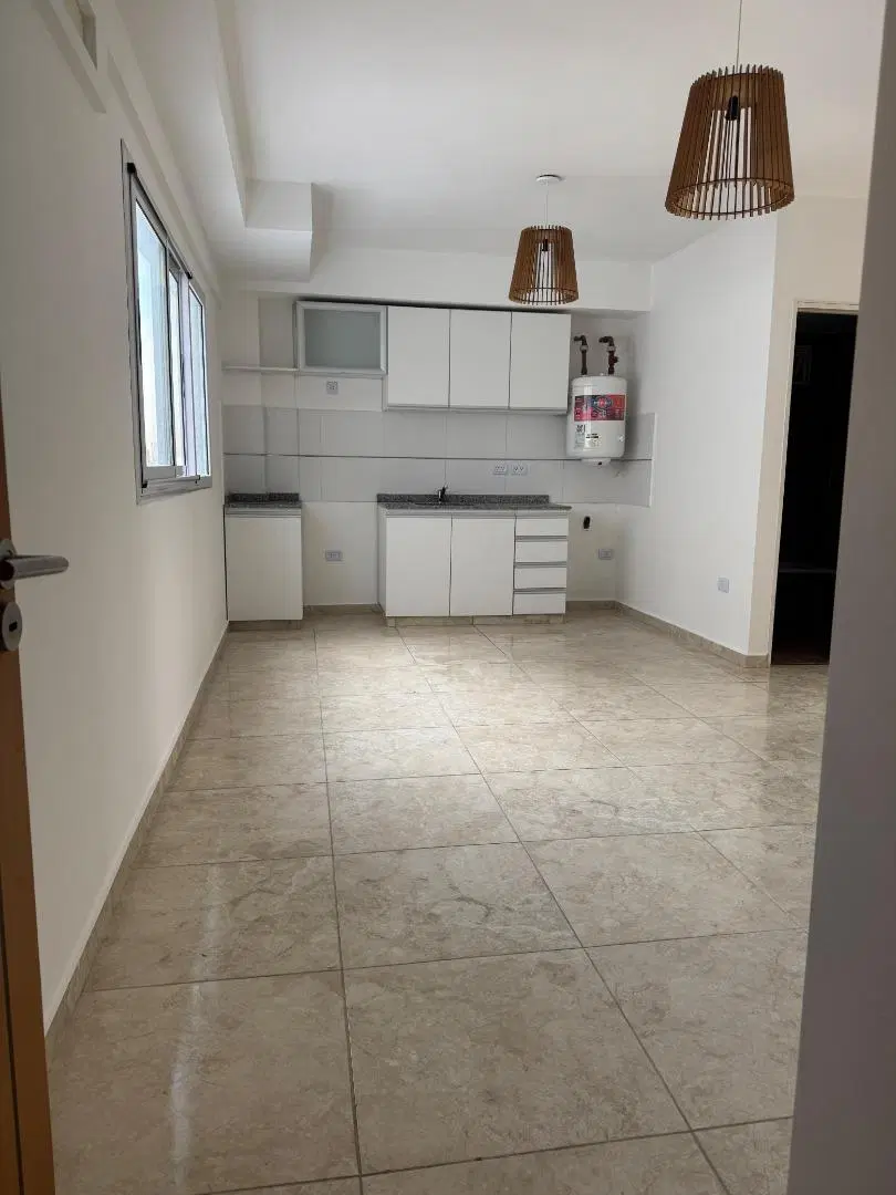 DEPARTAMENTO 2 AMBIENTES CON COCHERA EN ALQUILER MORON 4
