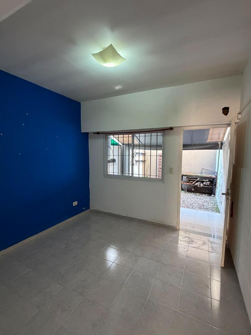 Foto de DEPARTAMENTO 2 AMBIENTES EN PLANTA BAJA CON PATIO EN ALQUILE, imagen 2