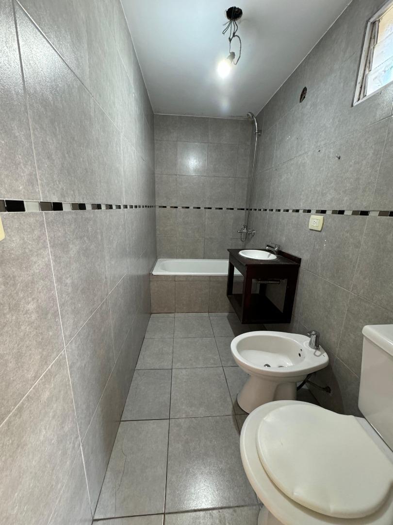 Foto de DEPARTAMENTO 2 AMBIENTES EN VENTA - APTO CREDITO MORON, imagen 2