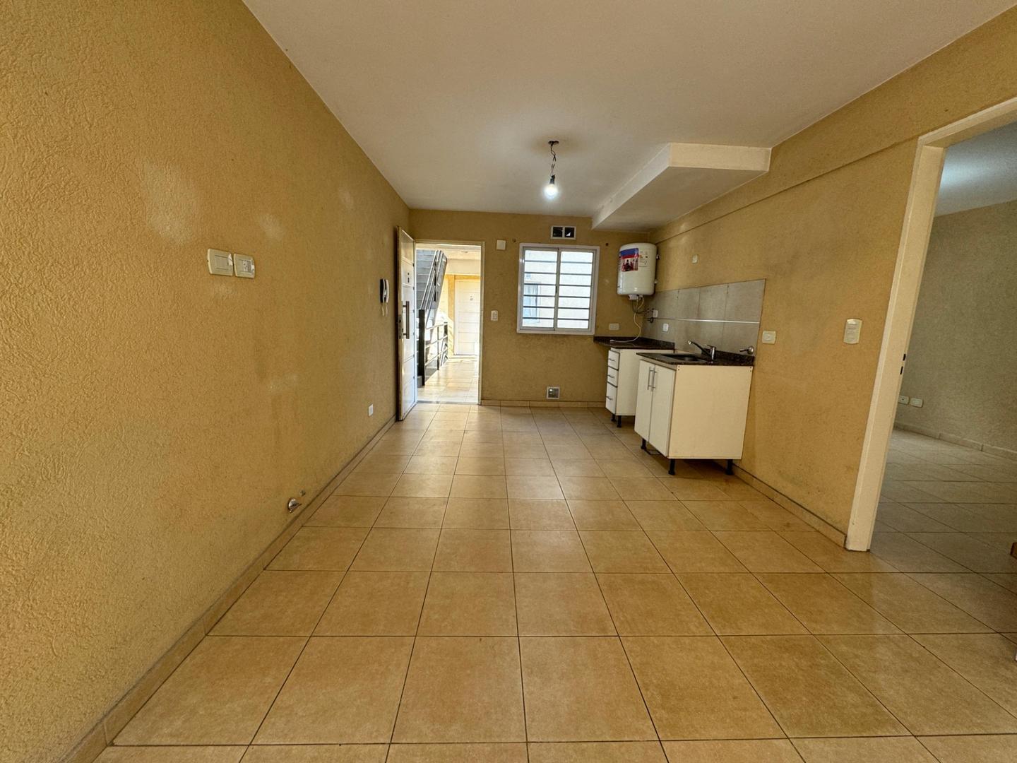 Foto de DEPARTAMENTO 2 AMBIENTES EN VENTA - APTO CREDITO MORON, imagen 1