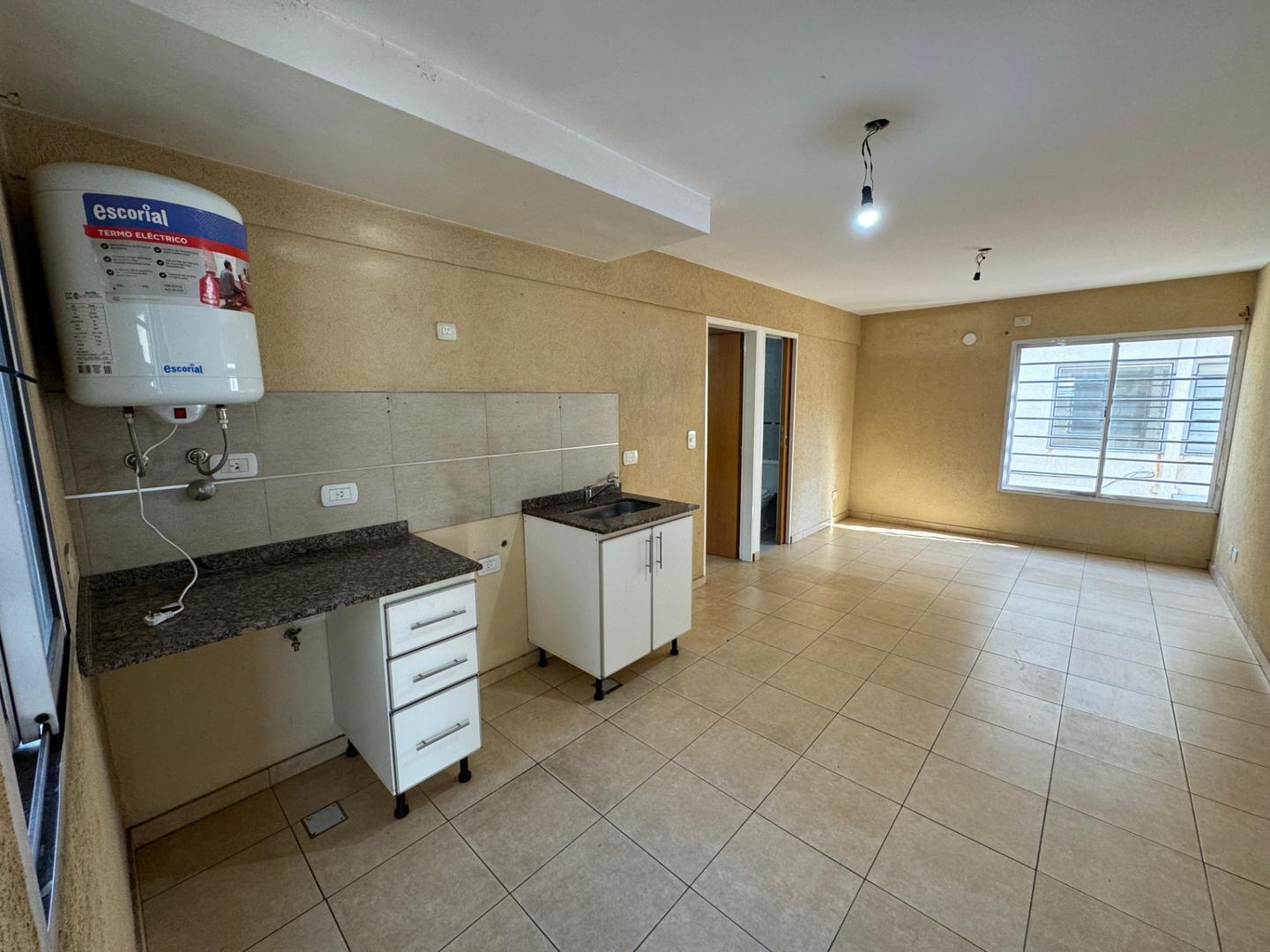 Foto de DEPARTAMENTO 2 AMBIENTES EN VENTA - APTO CREDITO MORON, imagen 3