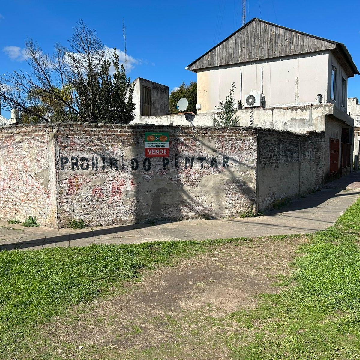 Lote Esquina 211mts.² en Estacion Morris y calle Villegas