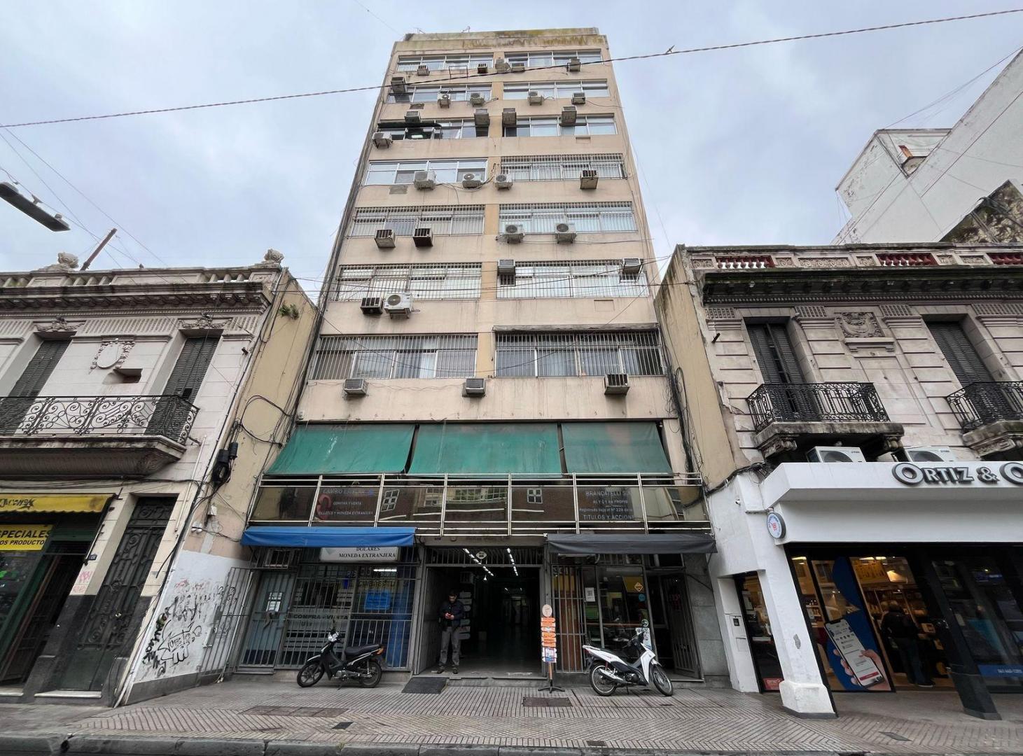 Local con depósito en galería céntrica - Mitre al 800