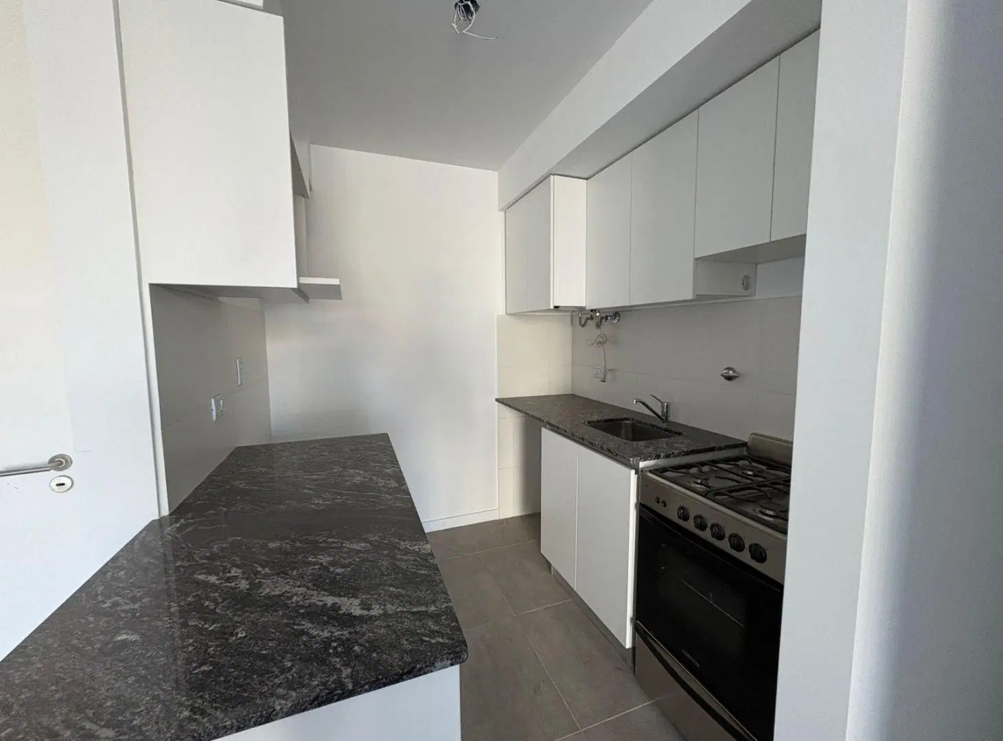 Departamento a estrenar en barrio Lourdes 4