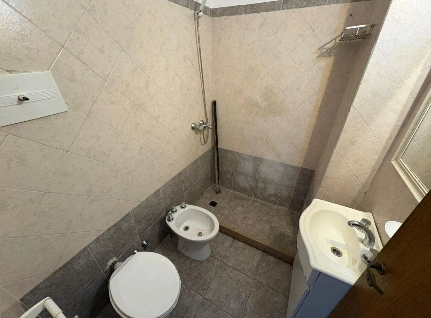 Departamento de escalera, en alquiler de 1 dormitorio en Pichincha 4
