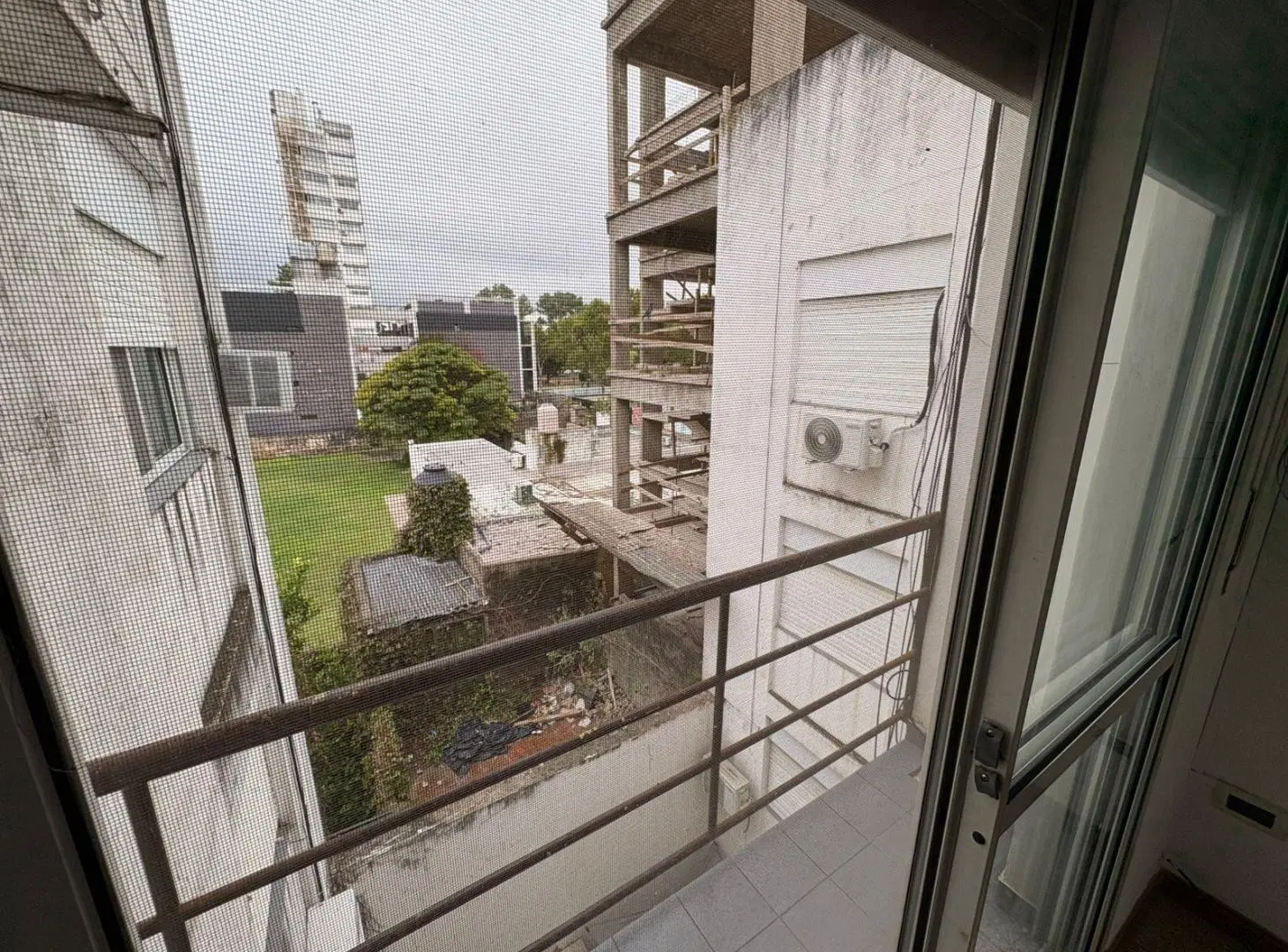 Departamento de escalera, en alquiler de 1 dormitorio en Pichincha 3